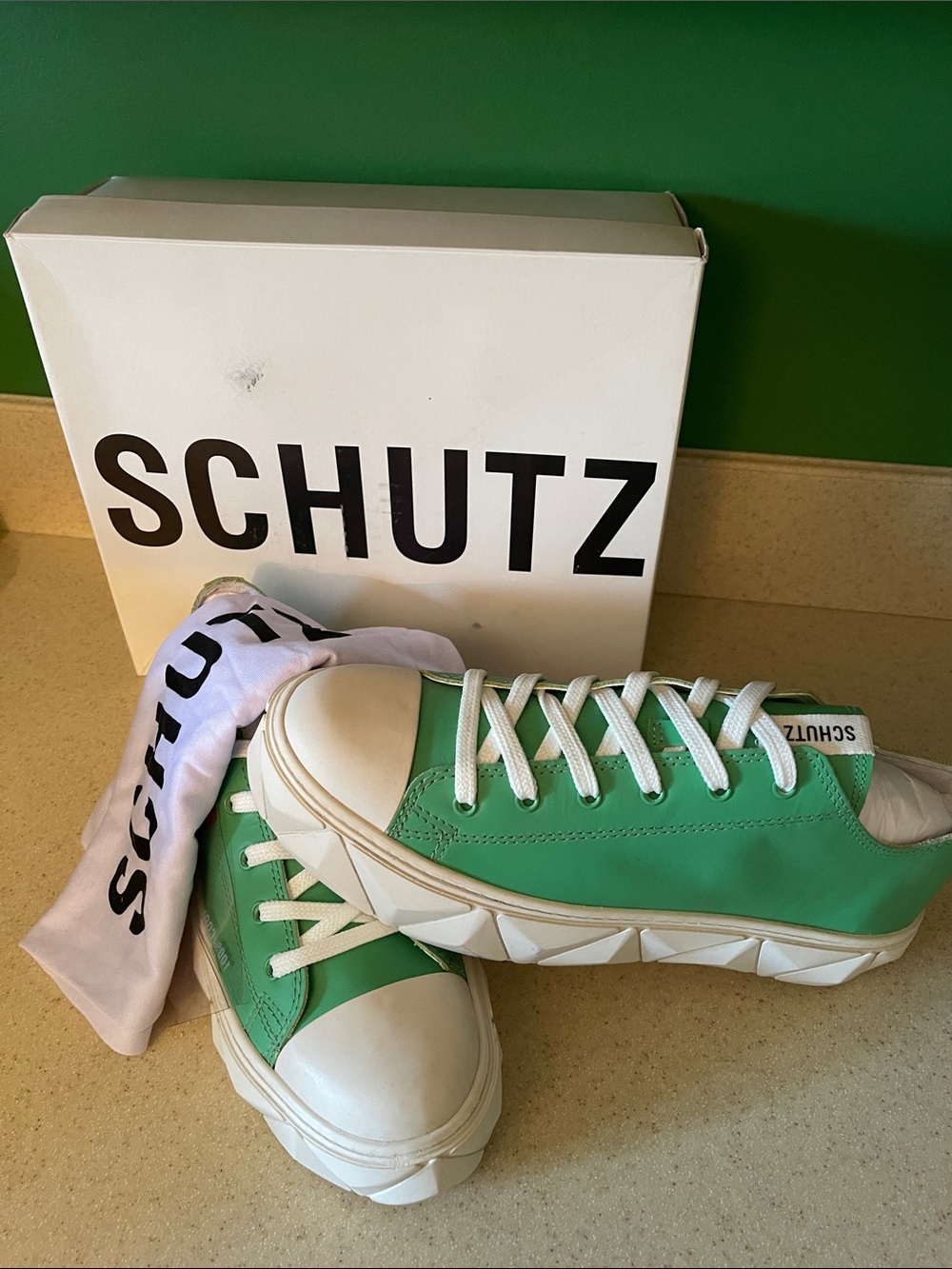 SCHUTZ Energy - Kelly Green Low-Top Platform Sneakers NIB 10 Never Worn